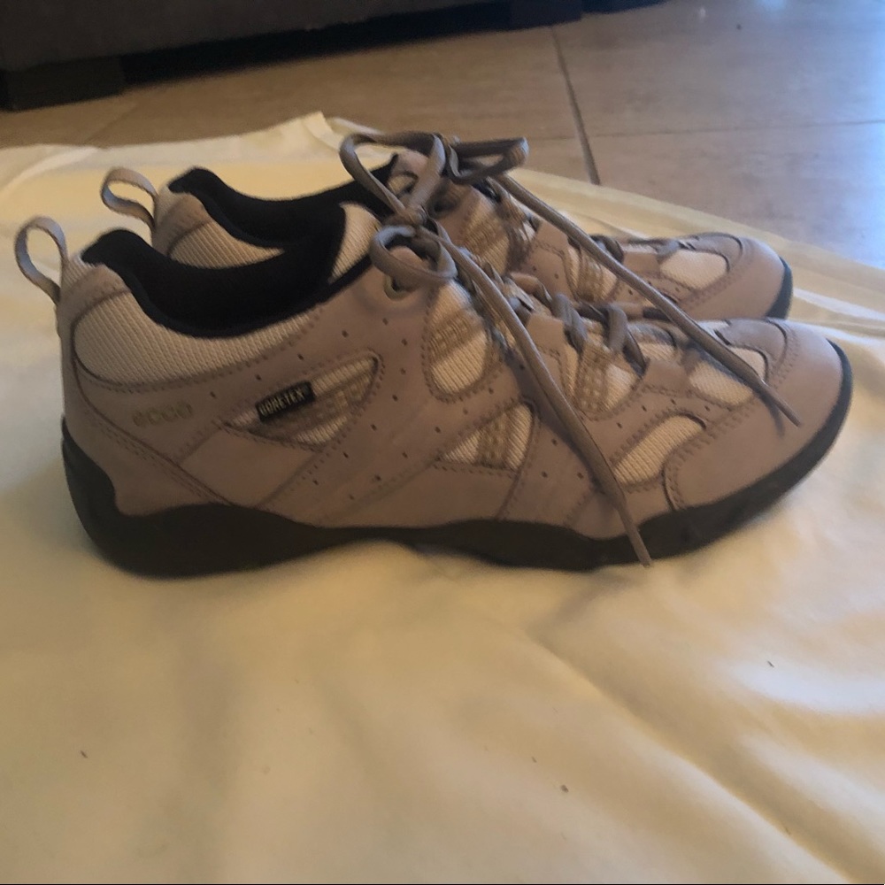 ECCO GORE TEX OUTDOOR SHOES
